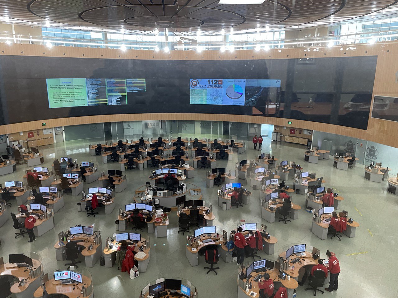 The 112 Madrid emergency command center: a vast control room with a video wall and rows of operator desks