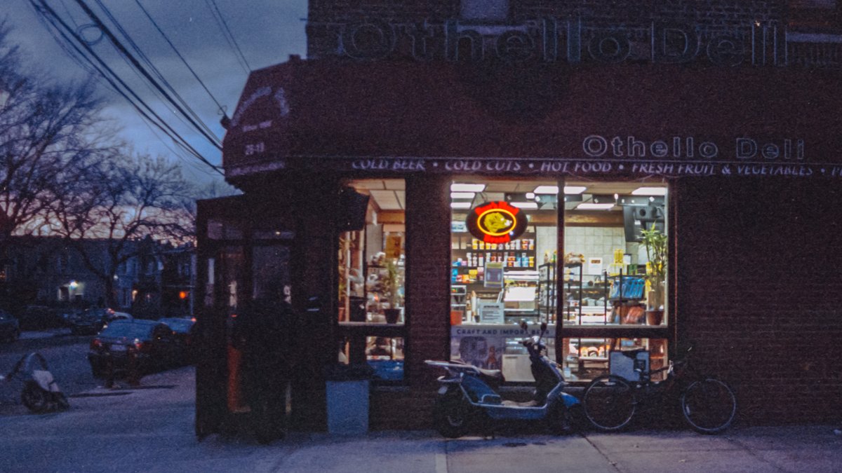 Othello Deli at dusk