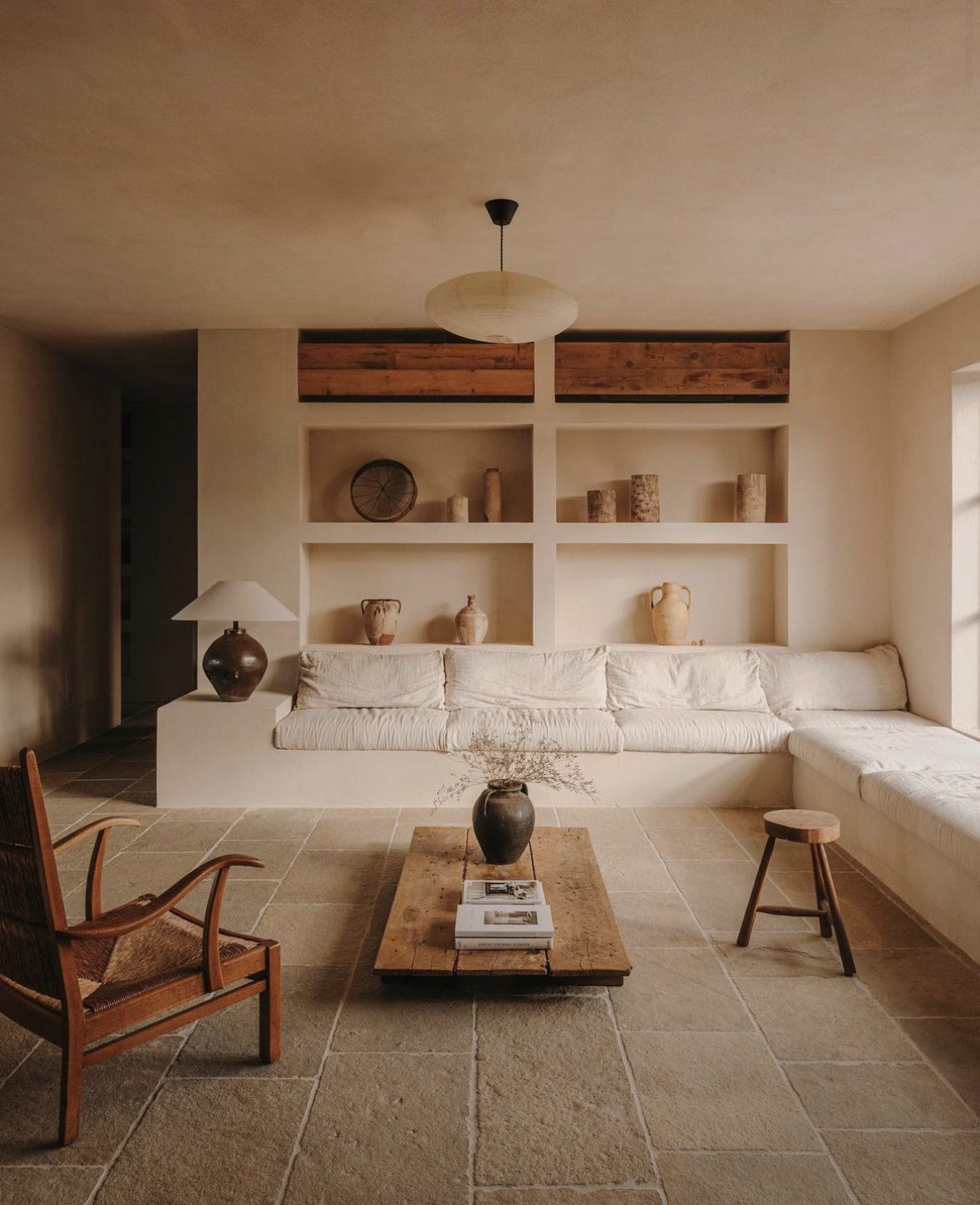 Rustic Mediterranean plaster living room