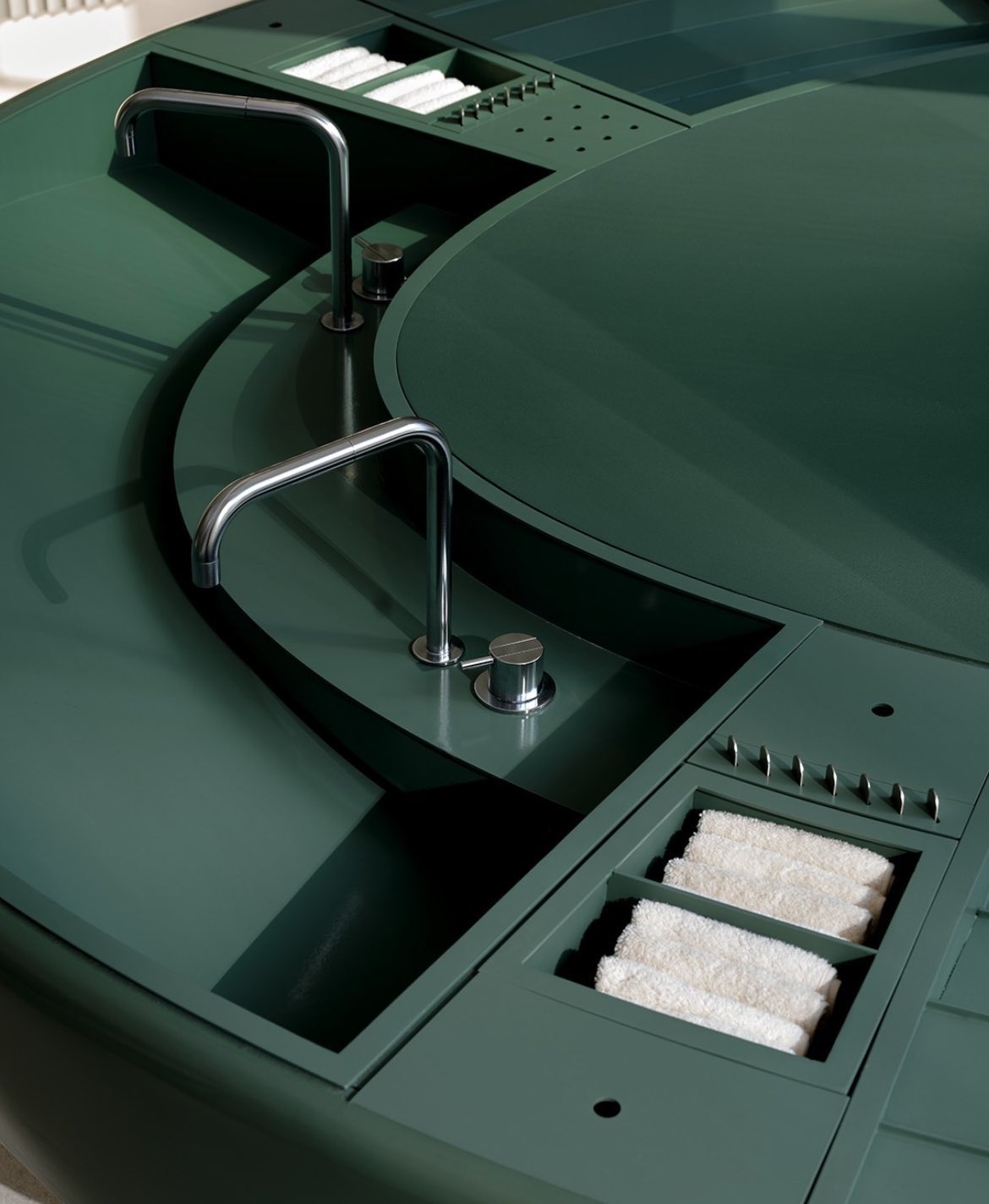 Emerald lacquer spa counter