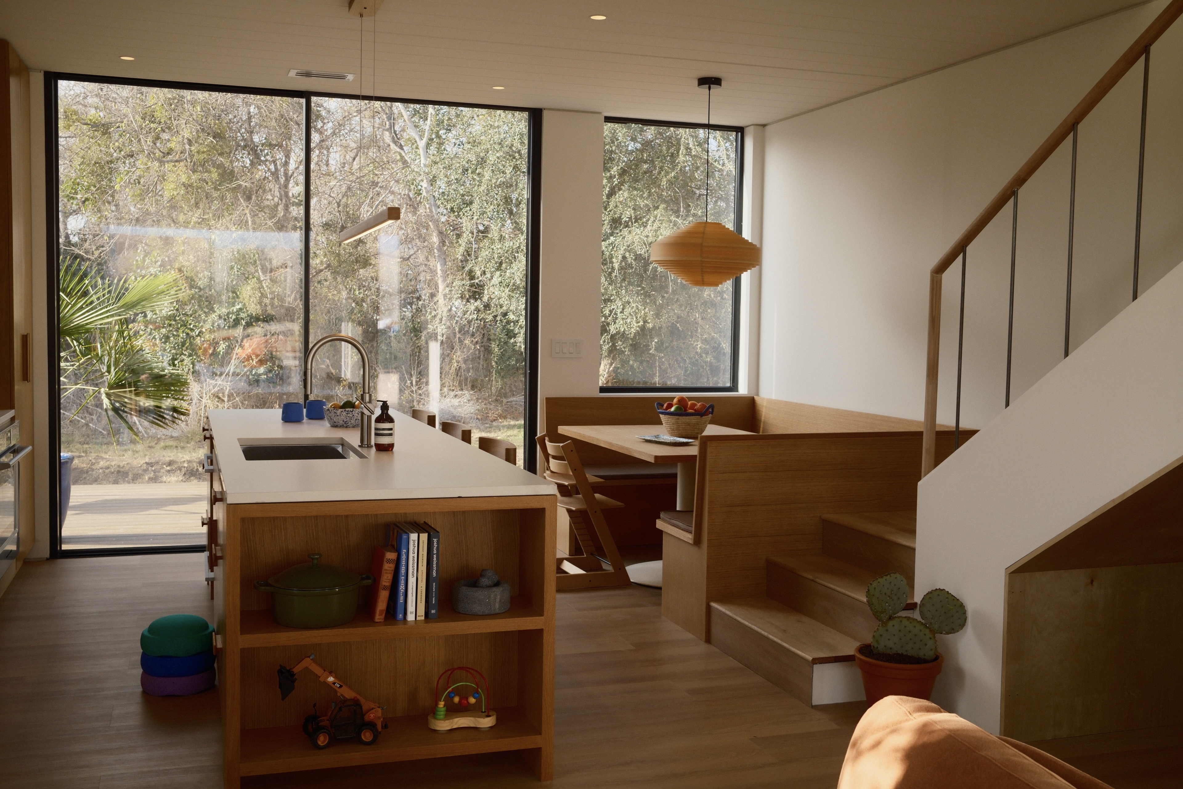 Oak kitchen, dining nook
