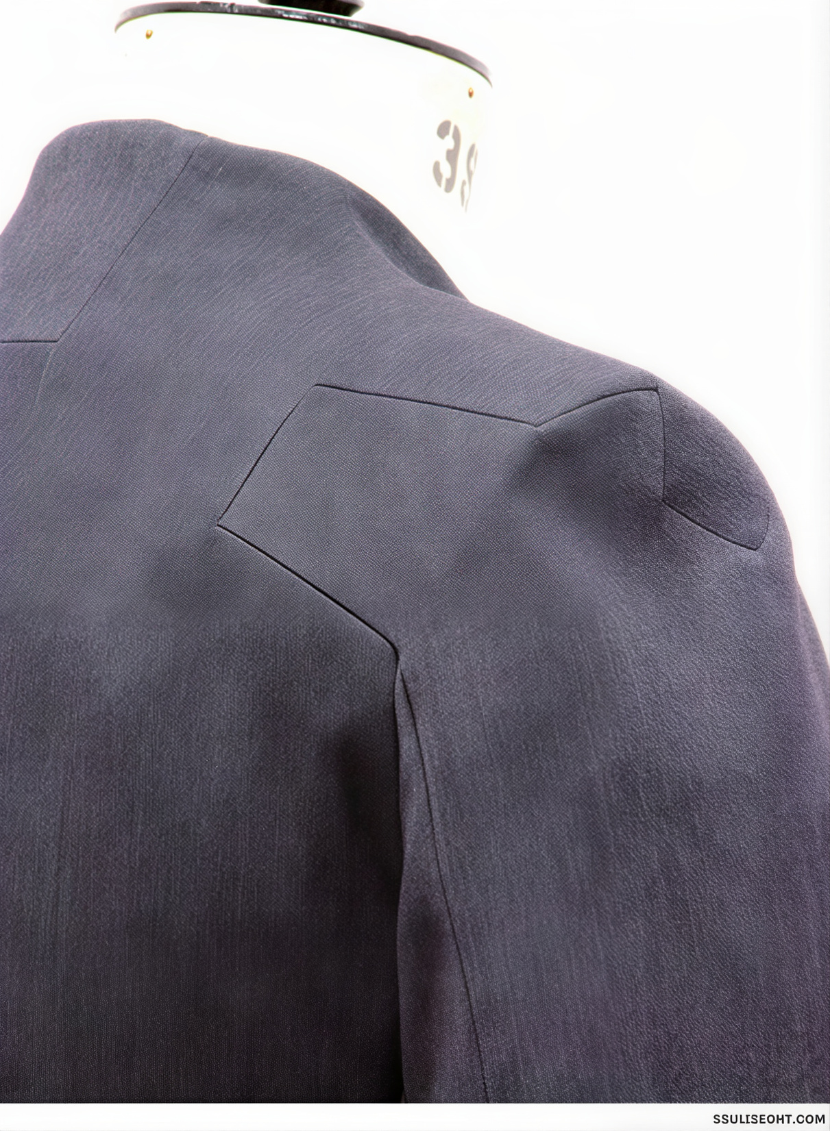 Tailored jacket shoulder seam