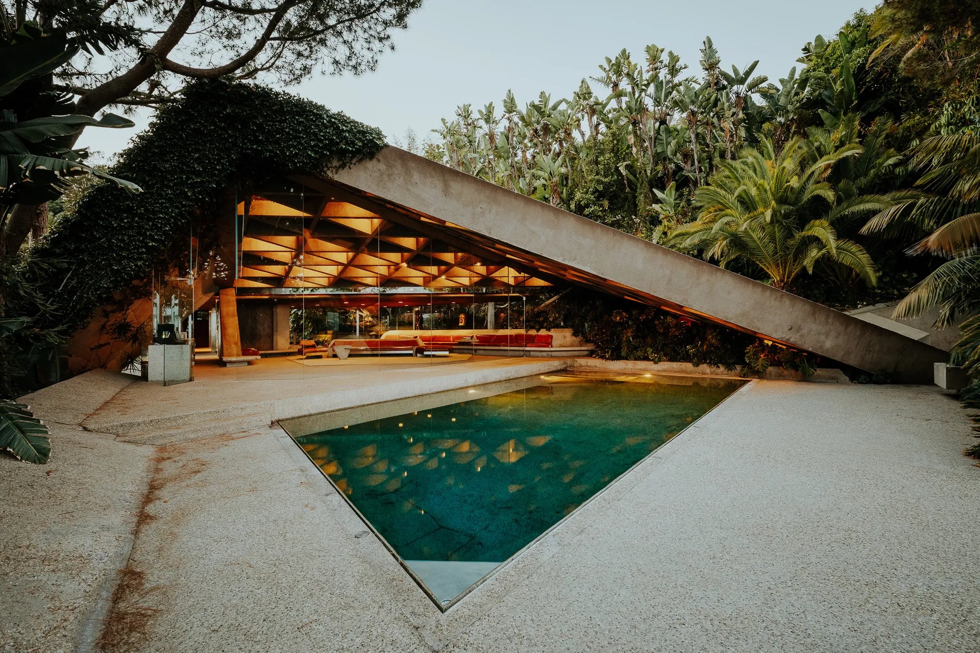 Sheats-Goldstein Residence, pool at dusk