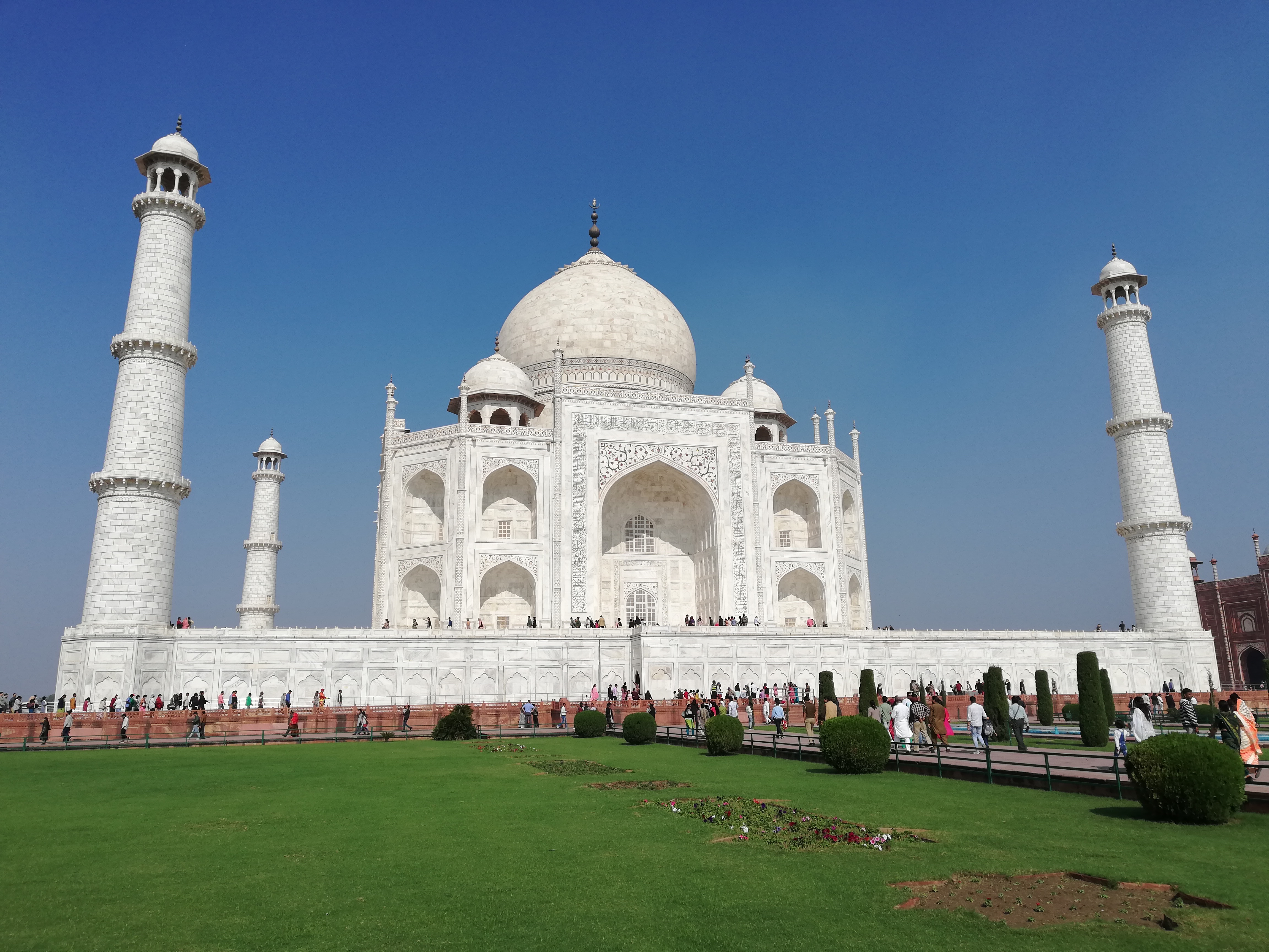 Taj Mahal, midday