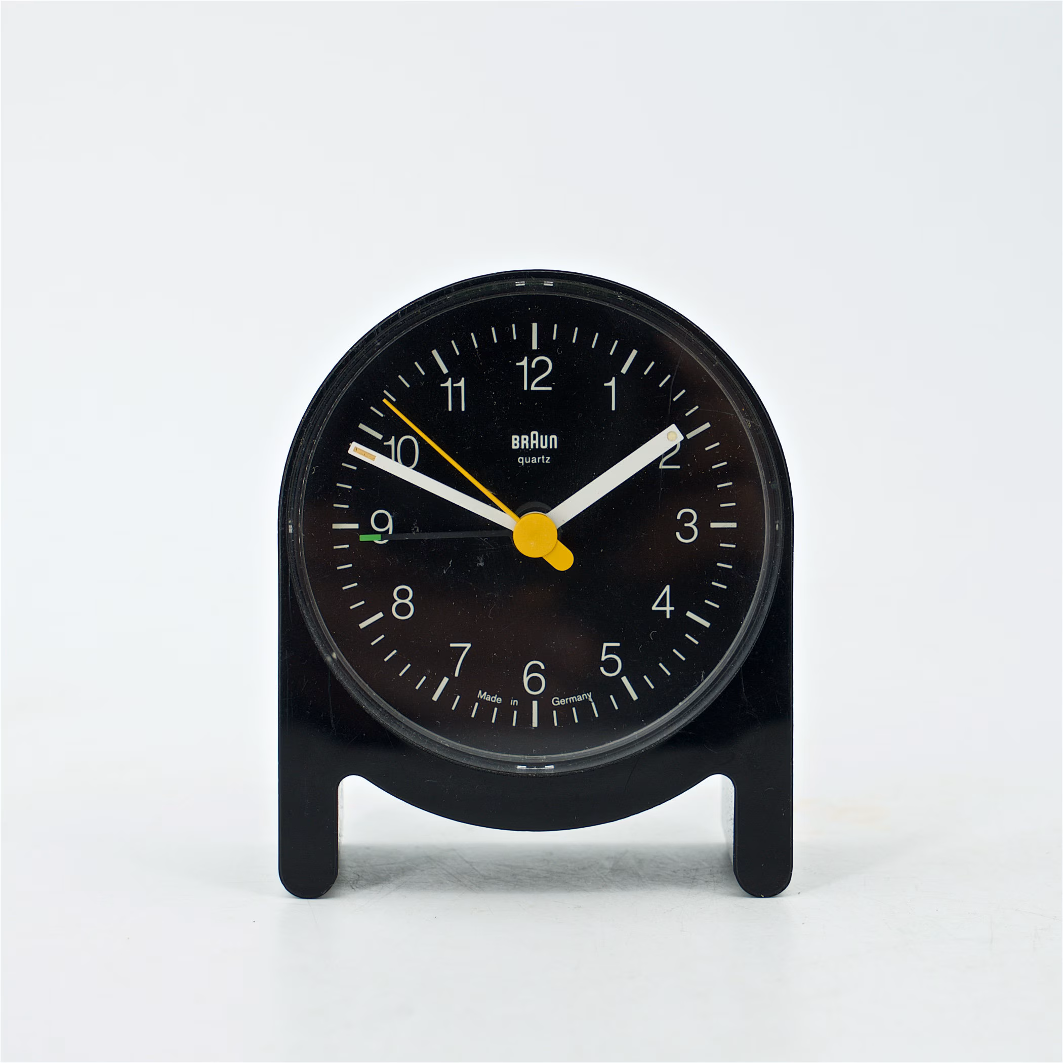 Braun quartz alarm clock with yellow second hand
